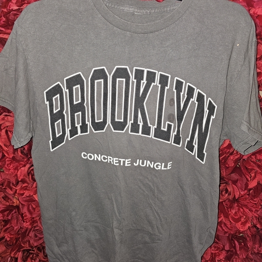 PacSun Women's Gray Brooklyn Concrete Jungle T-Shirt Size Medium